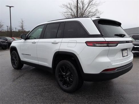 New 2026 Jeep Grand Cherokee Altitude image 6