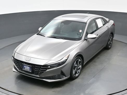 Certified 2023 Hyundai Elantra Limited w/ Preferred Accessory Package image 34