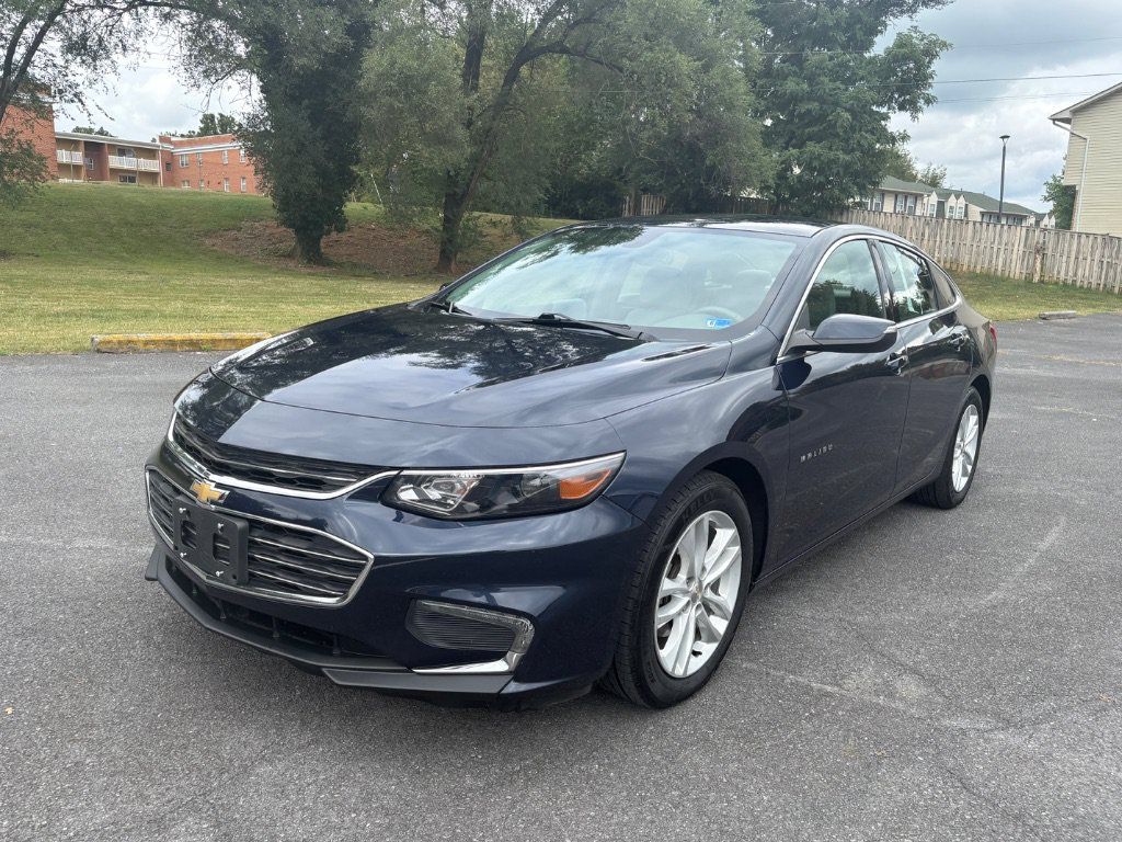 Used 2018 Chevrolet Malibu LT FWD image 1
