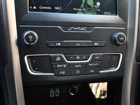 Used 2019 Ford Fusion SE image 24