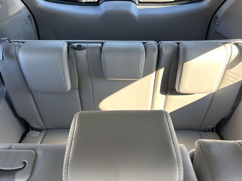 Used 2018 Toyota Highlander image 13