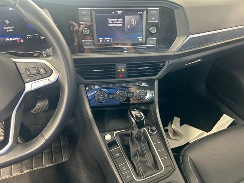 Used 2024 Volkswagen Jetta SE FWD image 5