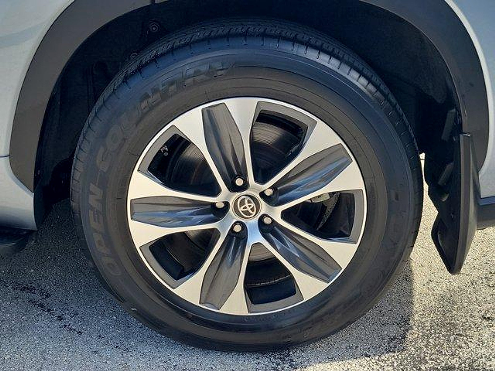 Used 2023 Toyota Highlander XLE FWD image 12