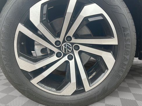 Certified 2023 Volkswagen Atlas SEL AWD/4WD image 9