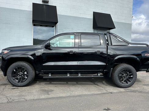 New 2025 Chevrolet Colorado Z71 w/ Midnight Edition image 9