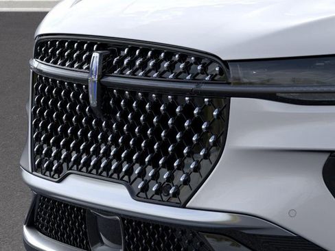 New 2026 Lincoln Nautilus Premier image 17