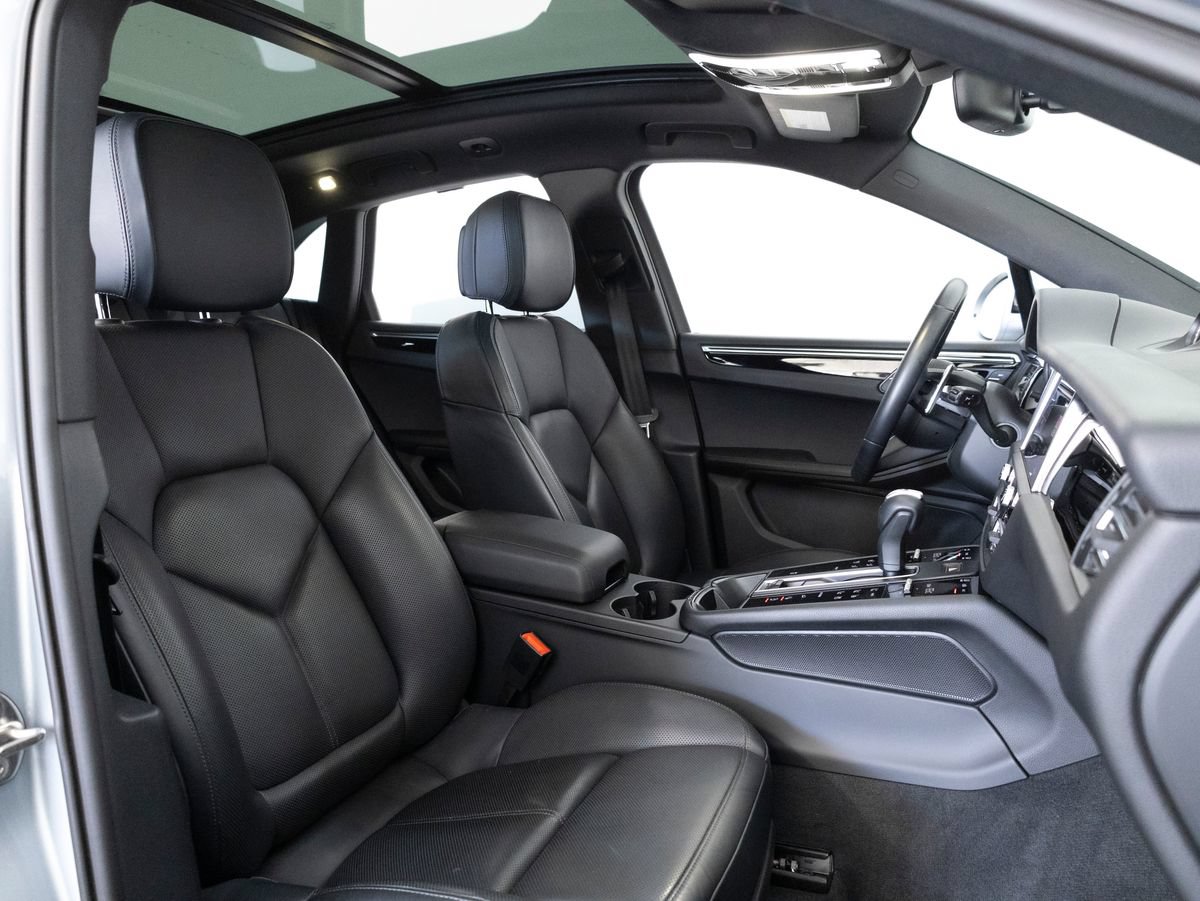 Certified 2024 Porsche Macan AWD/4WD image 34
