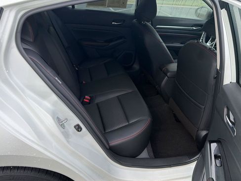 Used 2023 Nissan Altima 2.5 SR FWD image 14