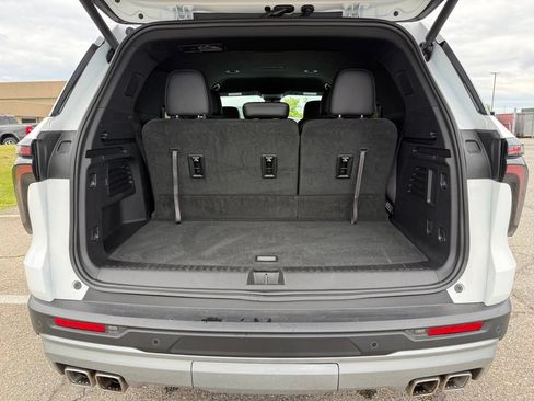 Used 2026 Chevrolet Traverse LT AWD/4WD image 17