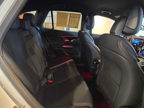 Used 2025 Mercedes-Benz GLC 300 image 12