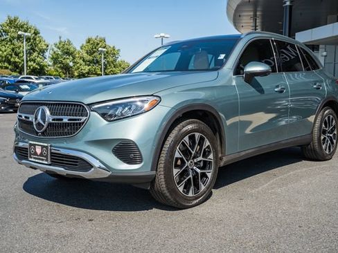 Used 2025 Mercedes-Benz GLC 350e 4MATIC image 3