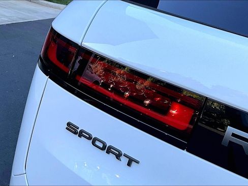 Used 2025 Land Rover Range Rover Sport image 31