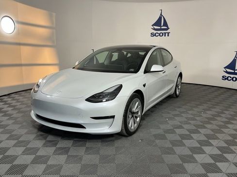 Used 2023 Tesla Model 3 Standard Range image 2