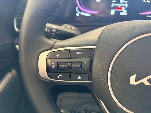 Used 2025 Kia Sportage EX image 20