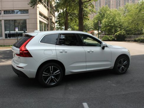 Used 2019 Volvo XC60 T5 Momentum w/ Multimedia Package AWD/4WD image 7