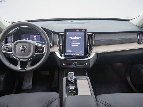 Used 2025 Volvo XC90 B6 Plus image 27