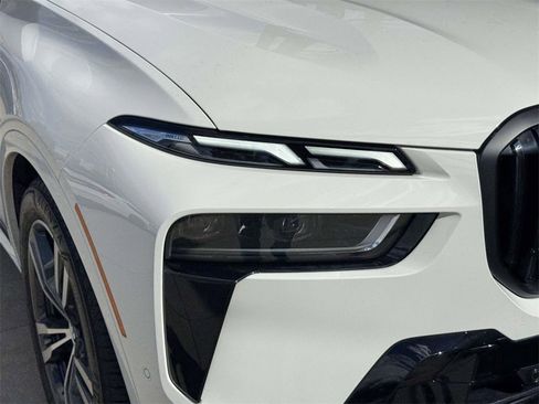 Certified 2025 BMW X7 xDrive40i w/ M Sport Package image 8