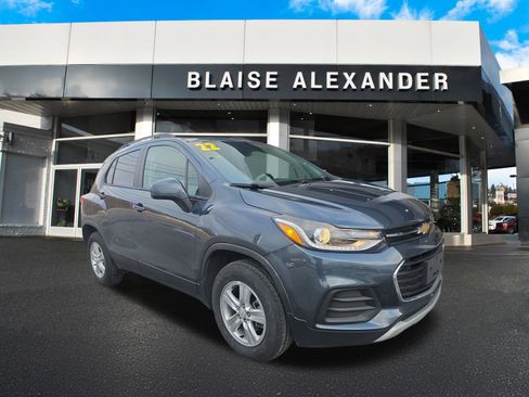 Used 2022 Chevrolet Trax LT w/ LT Convenience Package image 1