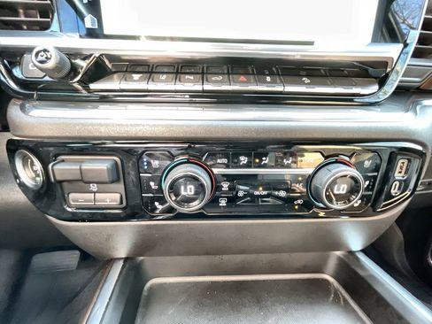 Used 2024 Chevrolet Silverado 2500 High Country w/ Technology Package image 18