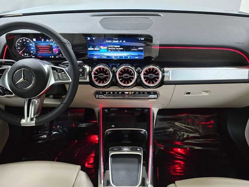 New 2026 Mercedes-Benz GLB 250 4MATIC image 18