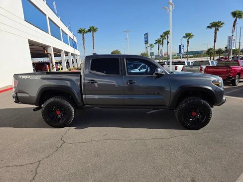 Used 2020 Toyota Tacoma TRD Off-Road w/ TRD Premium Off Road Package AWD/4WD image 8