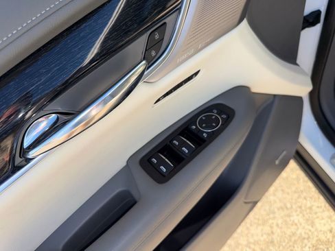 Certified 2020 Cadillac XT6 Premium Luxury image 15