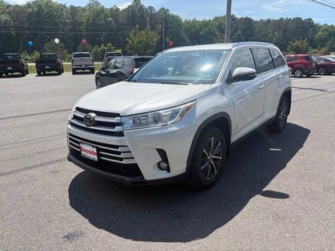 Used 2019 Toyota Highlander XLE AWD/4WD image 7