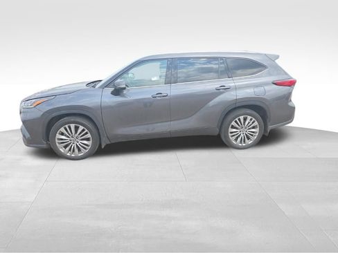 Used 2022 Toyota Highlander Platinum AWD/4WD image 4