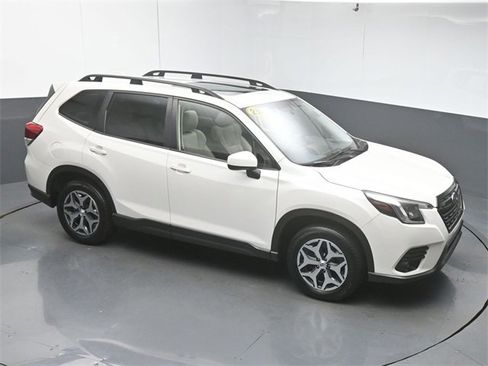 Used 2023 Subaru Forester Premium image 40