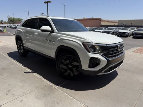 Used 2024 Volkswagen Atlas Cross Sport SE w/ Panoramic Sunroof Package AWD/4WD image 6