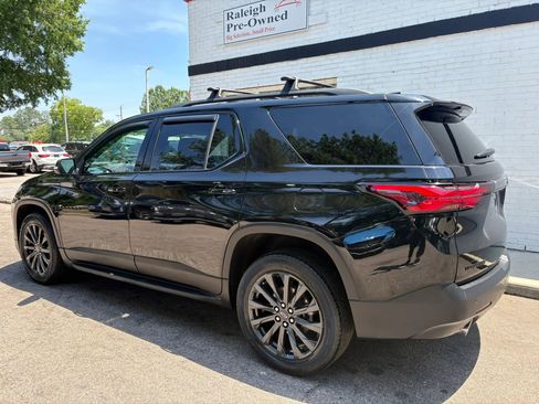 Used 2022 Chevrolet Traverse RS w/ LPO, 'HIT The Road' Package FWD image 6