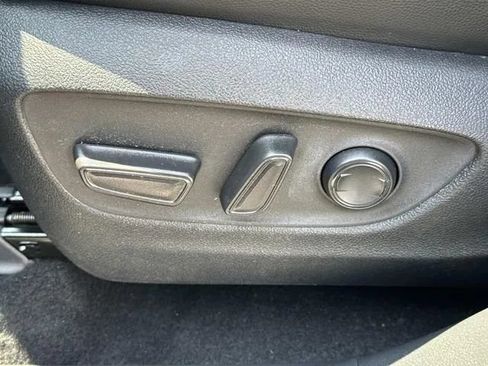Used 2021 Toyota Highlander XLE AWD/4WD image 36