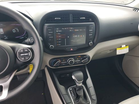 Used 2025 Kia Soul LX w/ LX Technology Package FWD image 20