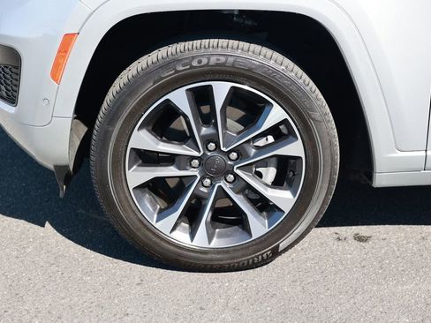 Used 2023 Jeep Grand Cherokee Overland w/ Advanced Protech Group III AWD/4WD image 12