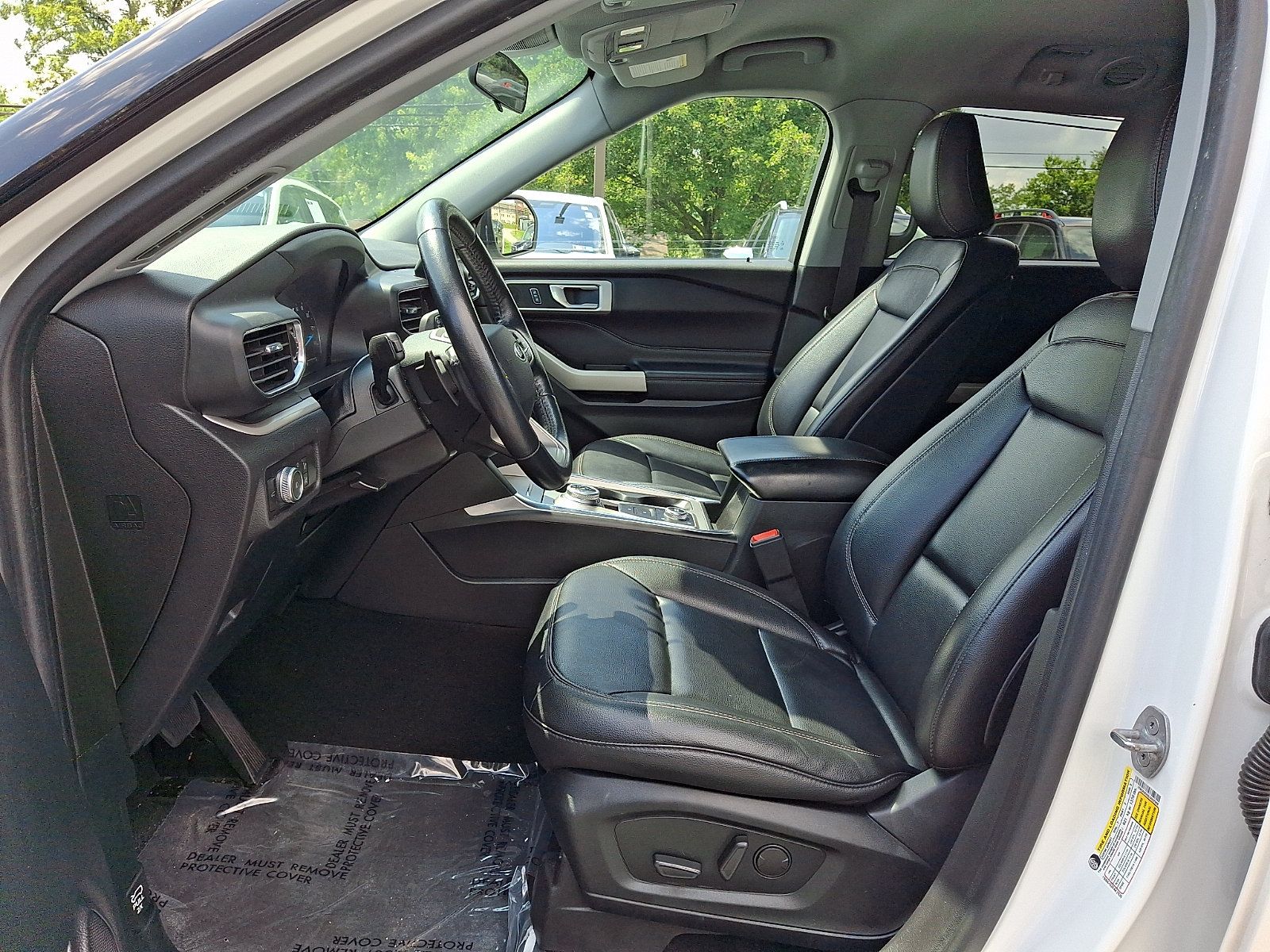 Used 2020 Ford Explorer XLT w/ Equipment Group 202A AWD/4WD image 14