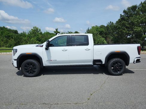 Used 2026 GMC Sierra 2500 AT4 w/ AT4 Premium Plus Package AWD/4WD image 2