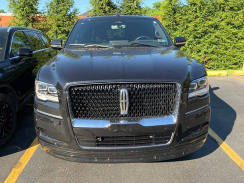 Used 2024 Lincoln Navigator L Reserve AWD/4WD image 3