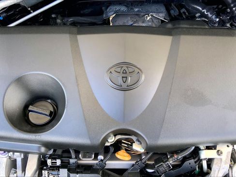 Used 2019 Toyota RAV4 LE FWD image 32