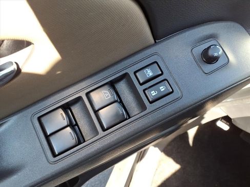 Used 2022 Nissan Frontier SV w/ Technology Package image 21