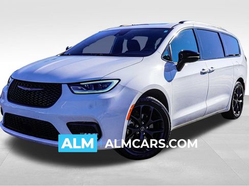 Used 2025 Chrysler Pacifica Limited image 1