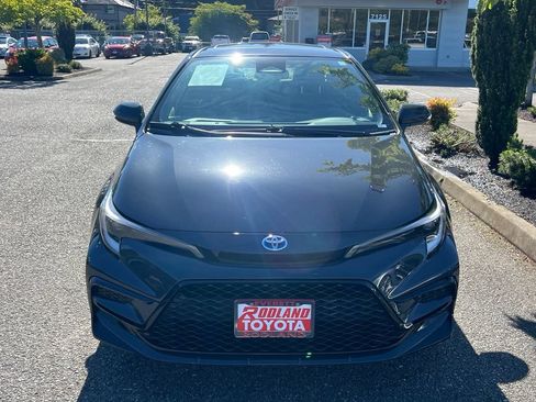Certified 2025 Toyota Corolla SE w/ SE Premium Package AWD/4WD image 5