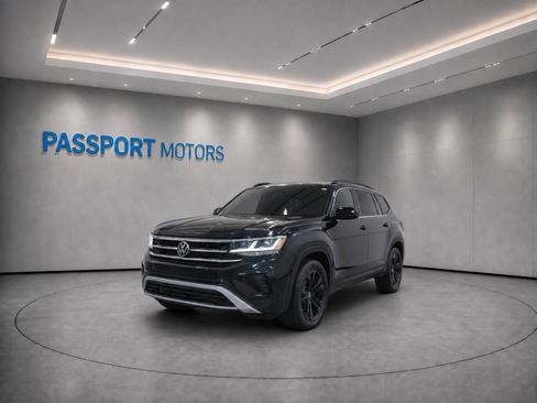 Used 2022 Volkswagen Atlas SE w/ Panoramic Sunroof Package FWD image 3