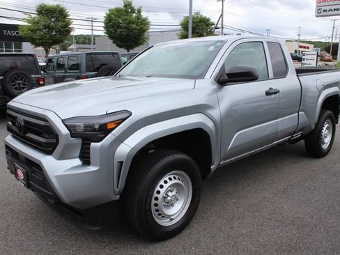 Used 2026 Toyota Tacoma SR w/ SR Upgrade Package AWD/4WD image 2