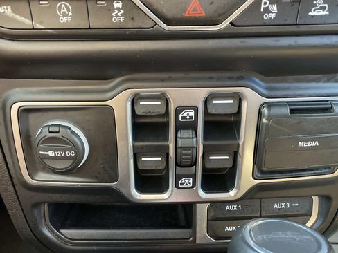 Used 2020 Jeep Gladiator Overland AWD/4WD image 28