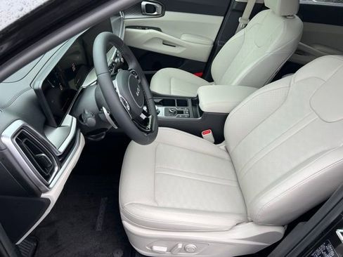 Used 2025 Kia Sorento EX AWD/4WD image 14