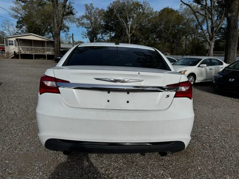 Used 2012 Chrysler 200 Touring FWD image 4