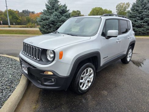 Used 2017 Jeep Renegade Latitude w/ Cold Weather Group image 5