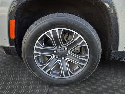 Used 2022 Jeep Wagoneer Series III w/ Flexible Seating Group image 8