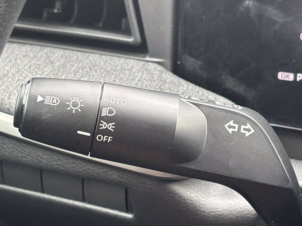 Used 2025 Nissan Kicks SV AWD/4WD image 23