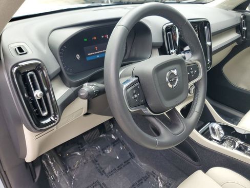 Certified 2024 Volvo XC40 B5 Plus w/ Climate Package AWD/4WD image 18